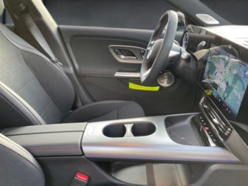 Mercedes CLA C118/X118 2025 MERCEDES-BENZ CLA 200 AMG Line Sedan 1.5 (163KM) 2025, zdjęcie 7