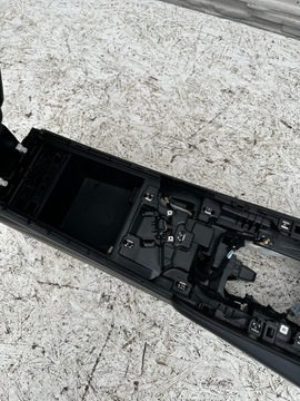 GIULIA LOKETNÍ OPĚRKA KOŽENÝ TUNEL