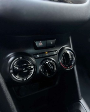 Peugeot 208 I Hatchback 3d 1.2 VTI 82KM 2013 Peugeot 208 Czujniki Kamera niski przebieg Warszawa 1.2 Benzyna 82KM, zdjęcie 18