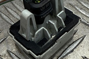 OSVĚTLENÍ SPZ MERCEDES-BENZ C (W205) A0999067000 DIESEL 125KW