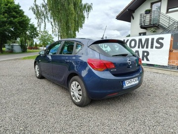Opel Astra J Hatchback 5d 1.6 Twinport ECOTEC 115KM 2010 Opel Astra Książka serwisowa., zdjęcie 5