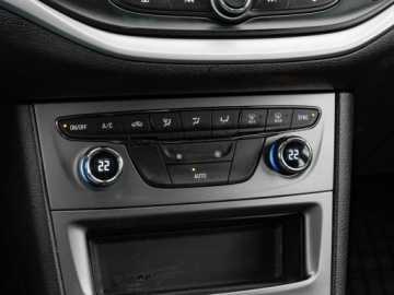 Opel Astra K Sportstourer Facelifting 1.2 Turbo 130KM 2021 Opel Astra GD449YV#1.2 T Edition 2 stref klima, zdjęcie 16