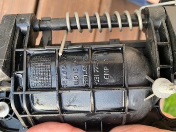 KLIKA DVEŘE PRAVÝ PŘEDNÍ PEUGEOT 406