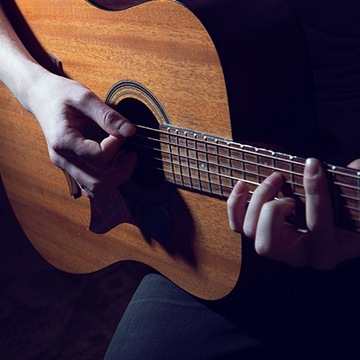 Инструментальный микрофон Behringer CB 100 на гибкой стойке