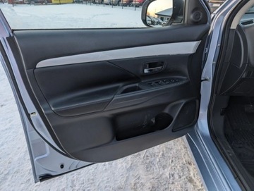Mitsubishi Outlander III 2014 Mitsubishi Outlander Rezerwacja 2.0 Hybryda Plug-in 121KM, zdjęcie 19