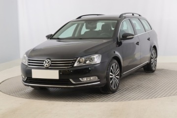 Volkswagen Passat B7 Variant 2.0 TDI CR DPF BlueMotion 140KM 2014 VW Passat 2.0 TDI, Xenon, Klima, Klimatronic, zdjęcie 1