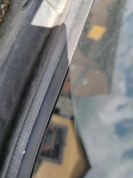 Уплотнитель лобового стекла на Mercedes C126 SEC