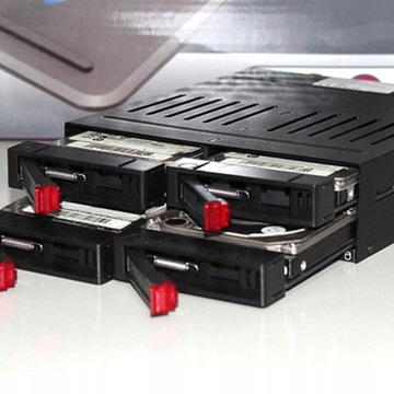 Wbudowana obudowa 4x2,5 twardego dysku