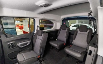 Toyota 2024 Toyota Proace City City Verso Long 1.5 D-4D Family aut 1.5 Diesel 130KM, zdjęcie 24