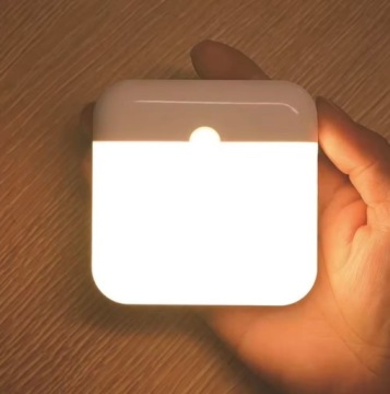 СВЕТИЛЬНИК ДЛЯ ГАРДЕРОБА СО СВЕТОДИОДНЫМ ДАТЧИКОМ ДВИЖЕНИЯ, САМОКЛЕЯЩИЙСЯ