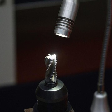 Рабочая лампа с подсветкой пятно со сцинтиллой. 28 мм