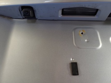 Toyota Prius Plus + 11-14 — Крышка багажника в сборе 67005-47330