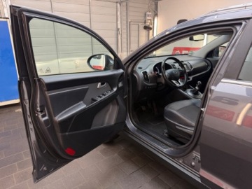Kia Stinger 2011 Kia Sportage 1.7 crdi po serwisie olejowo filtrowym gotowy do jazdy bezwyp, zdjęcie 16