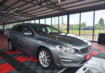 Volvo V60 I Kombi Facelifting 2.0 D3 DRIVE-E 150KM 2015 Volvo V60 Volvo V60 I Zadbane Zarejestrowane 2.0 Diesel 150KM, zdjęcie 10