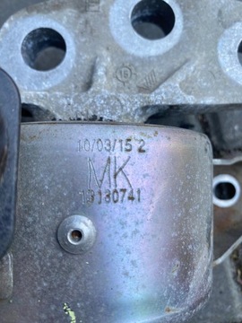 CORSA E 1.0 TURBO 3 DVEŘE ULOŽENÍ MOTORU 131330741