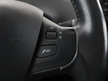 Peugeot 2008 I SUV Facelifting 1.2 PureTech 110KM 2017 Peugeot 2008 Style panorama grzane fotele kamera, zdjęcie 26