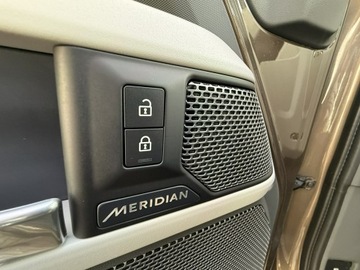 Land Rover Defender IV (L663) 90 3.0 i6P 400KM 2020 Land Rover Defender First Edition. 400 KM. Bezwyp., zdjęcie 33