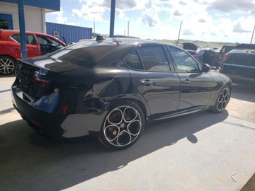 Alfa Romeo Giulia II Sedan Facelifting 2.0 Turbo 280KM 2022 Alfa Romeo Giulia 2022, Veloce, 2.0L, od ubezpieczalni 2.0 Benzyna 280KM, zdjęcie 3