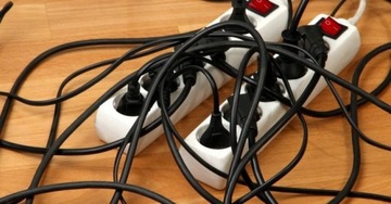 УДЛИНИТЕЛЬ СЕТЕВОЙ ПОЛОСКИ С ЗАЗЕМЛЕНИЕМ, ТОЛЩАЯ ВЕРСИЯ 16А, 3 РОЗЕТКИ 5м