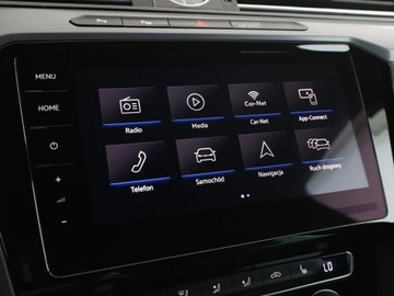 Volkswagen Passat B8 Variant 2.0 TDI BlueMotion SCR 150KM 2019 Volkswagen Passat DSG R-Line interior pack klima, zdjęcie 22
