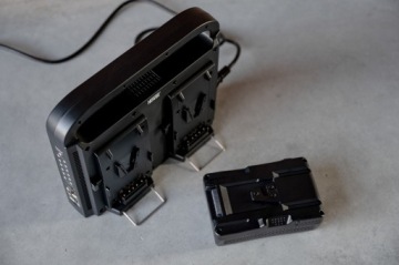 4-канальное зарядное устройство BP-4CH с V-образным креплением