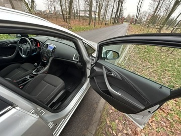 Opel Astra J Sports Tourer Facelifting 2.0 CDTI ECOTEC 165KM 2013 Opel Astra Sport Tourer 2.0 CDTI 165 KM 2013r. Xen, zdjęcie 29