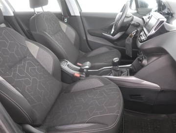 Peugeot 2008 I SUV Facelifting 1.2 PureTech 82KM 2017 Peugeot 2008 1.2 PureTech, Salon Polska, zdjęcie 8