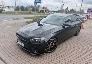 Mercedes Klasa E W213 Limuzyna Facelifting 2.0 E220d 194KM 2021 Mercedes-Benz Klasa E 2.0Cdi AMG Full Led 57.000 km 2.0 Diesel 194KM