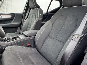 Volvo XC40 Crossover Facelifting 2.0 B3 163KM 2025 VOLVO XC40 B3 Core Suv 2.0 (163KM) 2025, zdjęcie 3