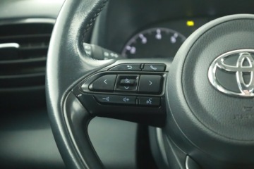 Toyota Yaris IV Hatchback 1.5 Dynamic Force 125KM 2022 Toyota Yaris 1.5 VVT-i, Salon Polska, zdjęcie 13