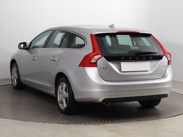 Volvo V60 I Kombi Facelifting 2.0 D3 DRIVE-E 150KM 2016 Volvo V60 D3 2.0, Skóra, Navi, Klima, Klimatronic, zdjęcie 3