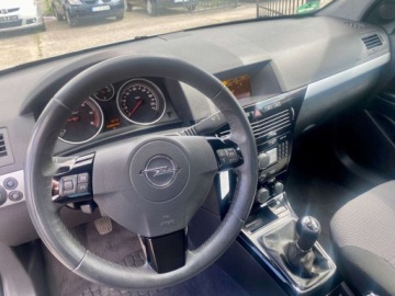 Opel Astra J Sports Tourer 1.7 CDTI ECOTEC 110KM 2010 Opel Astra 2X kola 1.7 Diesel 110KM, zdjęcie 18