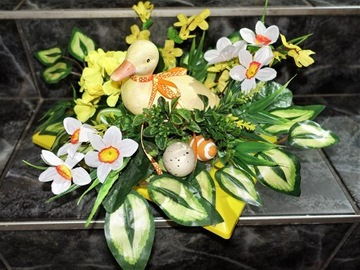 Украшение уткой, цветами, пасхальными яйцами, настольная композиция на ПАСХАЛЬНУЮ могилу