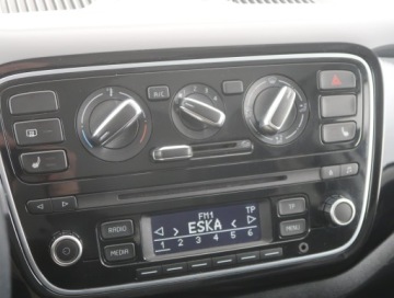 Volkswagen up! Hatchback 5d 1.0 MPI 75KM 2013 VW Up! 1.0 MPI, Salon Polska, Klima, zdjęcie 11