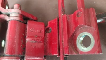 ZAWIAS DRZWI PRAWY TYŁ VW GOLF IV BORA