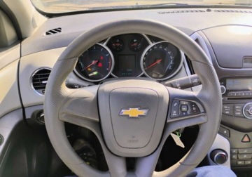 Chevrolet Cruze Sedan 1.8 16V DOHC 141KM 2013 Chevrolet Cruze 2013r, 1.8 Benzyna LPG. Lekko uszkodzony prawy tyl. Jezdz, zdjęcie 11