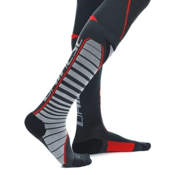 Длинные черные/красные носки Dainese THERMO, размеры 42–44.