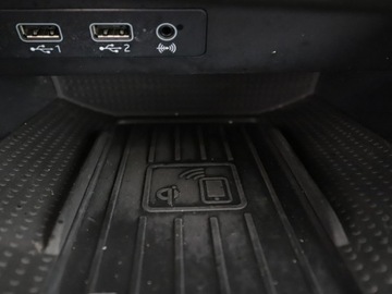 Seat Arona Crossover 1.0 EcoTSI 95KM 2019 Seat Arona navigacja klimatyzacja czujniki, zdjęcie 27