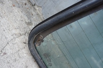 SUZUKI SAMURAI SKLO (OKNO) ZADNÍ KRYT KUFRU 410 413 PLECHOVKA