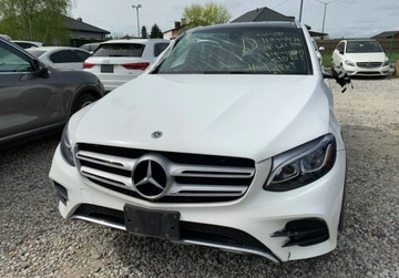 Mercedes-Benz GLC 300 4Matic na miejscu po opl...