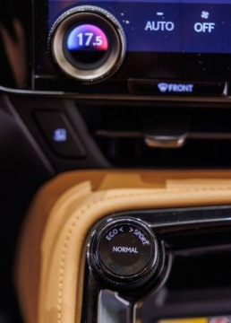 Lexus NX II SUV Facelifting 2.5 450h+ 309KM 2025 Lexus NX 450h Prestige AWD Design Tazuna Premium 2.5 Hybryda Plug-in 309KM, zdjęcie 35