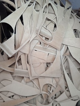 kawałki grubych skór naturalnych