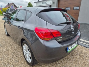 Opel Astra J Hatchback 5d 1.7 CDTI ECOTEC 110KM 2011 Opel Astra Sliczna 1.7 D Doinwestowana Bezwypadkowa Zarejestrowana Gwaranc, zdjęcie 5