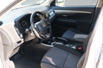 Mitsubishi Outlander III SUV Facelifting 2017 2.0 150KM 2017 Mitsubishi Outlander 2.0 16v 4x4 automat nawigacja kamera zarejestrowany PL, zdjęcie 18