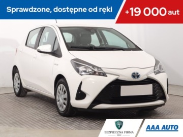 Toyota Yaris III Hatchback 5d Facelifting 2017 1.5 Hybrid 100KM 2020 Toyota Yaris 1.5 Hybrid, Salon Polska