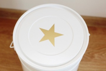 metalowy kosz wiaderko na zabawki