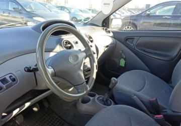 Toyota Yaris I 1.0 i 16V 68KM 2001 Toyota Yaris Toyota Yaris Benzyna 68KM, zdjęcie 6