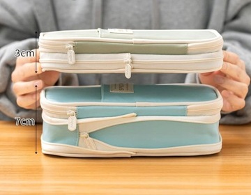 Школьный пенал, косметичка, фломастеры, мелки.