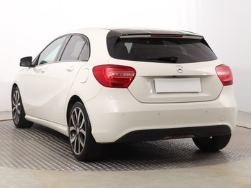 Mercedes Klasa A W176 Hatchback 5d 1.6 180 BlueEFFICIENCY 122KM 2012 Mercedes A A 180, Skóra, Navi, Xenon, Bi-Xenon, zdjęcie 3