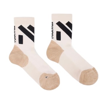 Skarpety kompresyjne do biegania NNormal Race Low Cut beige S